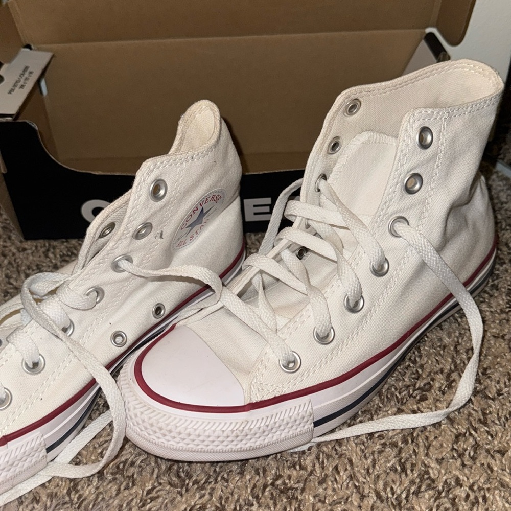 Converse never worn